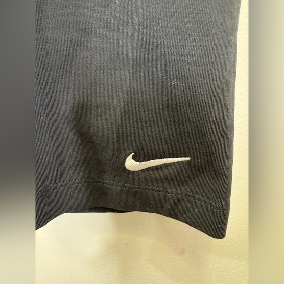 Nike Tight fit mid rise short length black biker shorts size xs - Picture 3 of 7